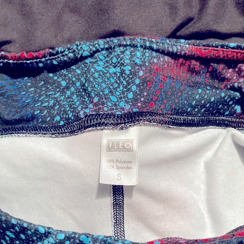 FLEO Mid Rise Short - Picture 3 of 3